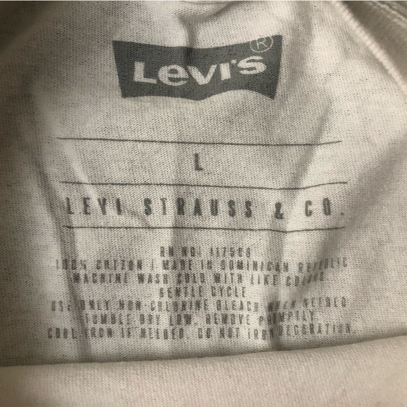 Levi’s Tee - Picture 2 of 2